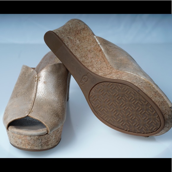 UGG Dominique Gold Wash Sandal/wedge/platform. - Picture 5 of 7